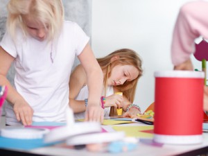 Holzherz - Geschenkanhänger - Mitgebsel - Herzen Kinder basteln malen kleben